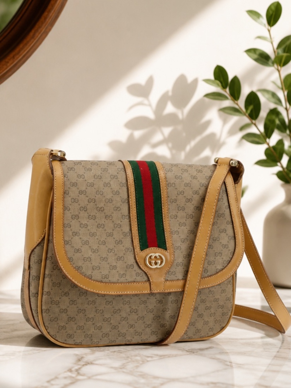 Authentic Gucci Leather Crossbody/Shoulder Bag.